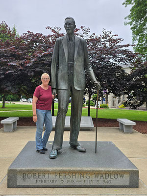 Robert Wadlow 2.71 m gross und 199 kg schwer....