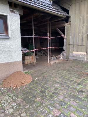 Ersatz neue Holzträger in Scheune