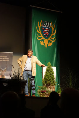 Prof. Dr. Dr. Herzog hielt das Eingangsreferat. 