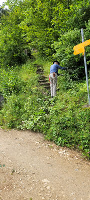 Sandloch, Wegsäuberung nach unten und oben, von Hand.....