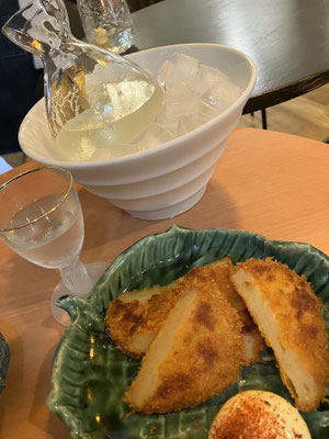 ご当地グルメ、ギョロッケ（と酒）