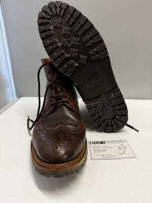 und mit neuer Vibram Sohle repariert