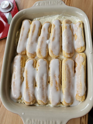 Zweite Schicht Löffelbiskuit für Raffaello Tiramisu