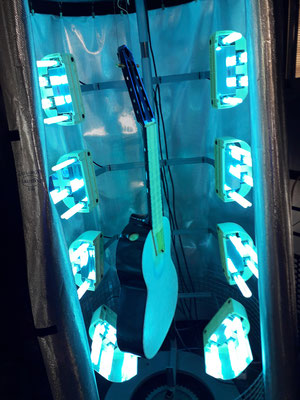 View of a guitar after varnishing in a UV insulator to accelerate the varnish curing before sanding-polishing operations, typical of the process developed by luthier Hervé Lahoun-H441guitare