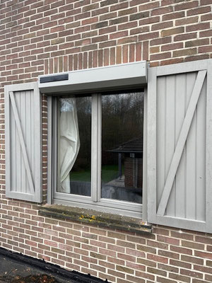 Rolluik met zonnecel RAL 7044s, witte lamellen