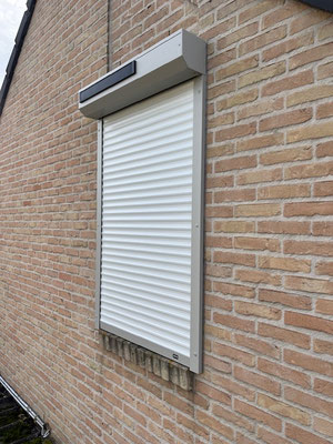 Rolluik met zonnecel RAL 7044s, witte lamellen