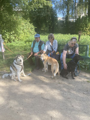 22.09.2024: Sawa, (9 J), Bibi, (9J) und Buddy (10J) sind 5,9km vom Lukas-Podolski-Sportpark bis zur leckeren Eisdiele 🍨und zurück spaziert.. 