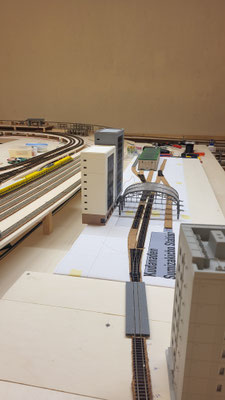 Der Stadtbahnhof "Sumizakicho" der Kudanaden-Linie