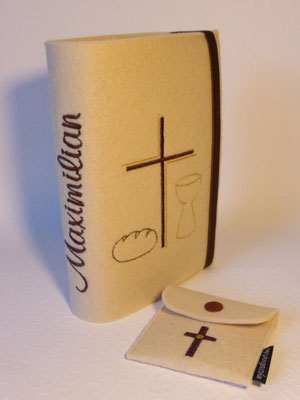 Stickmotiv Brot, Kreuz, Kelch in braun auf Filz in natur, Schriftart Mural Script (Stickdateien: Gotteslob: Rock-Queen, Rosenkranztäschchen: Tanja Resing - himbeerdesign)