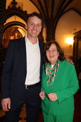 Mit Honorarkonsulin Petra Baader, Vorstandvorsitzende, und Prokurist Nils Kühnel (l.) von BAADER Global SE war ein „Hidden Champion“ dabei. Das Unternehmen ist weltweit führender Anbieter von Fisch- und Geflügelverarbeitungsanlagen. @Pourkian Press