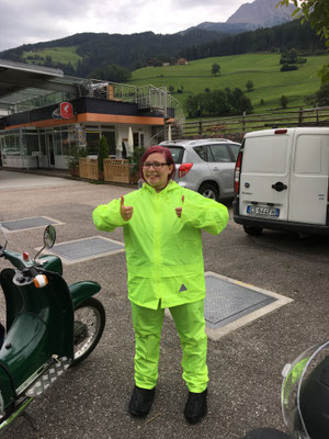 Jule mit Regenklamotten :-)