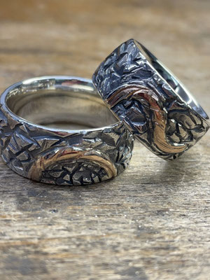 Silber Trauringe mit Initialen in Rotgold