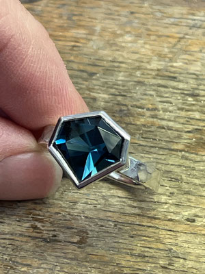 Silbering mit Blautopas beh., London Blue, 21st Century Cut