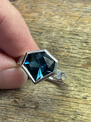 Silbering mit Blautopas beh., London Blue, 21st Century Cut