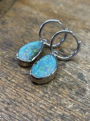 Creolen in 585/- Weissgold mit Opaleinhängern
