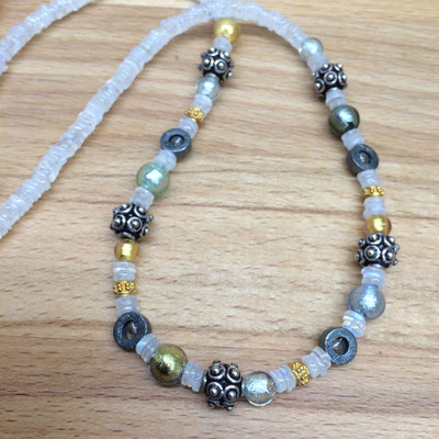 Collier aus Mondstein mit Muranoglas und Silber