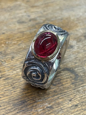 Ring aus 925/- Silber + 750/- Gelbgold + Pink Turmalin