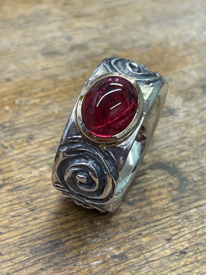 Ring aus 925/- Silber + 750/- Gelbgold + Pink Turmalin