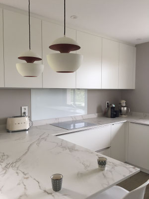 Cuisine lumineuse blanche mate  dekton marbré par cuisine intérieur design Toulouse 