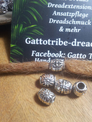 Dreadschmuck bei Dreaderstellung oder Dreadpflege