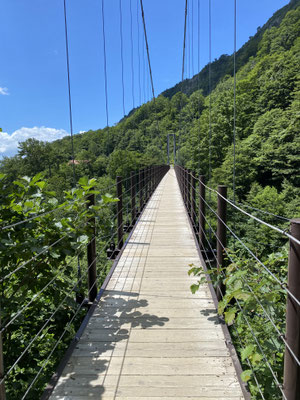 吊り橋まで来た　もうゴールは渡った先　