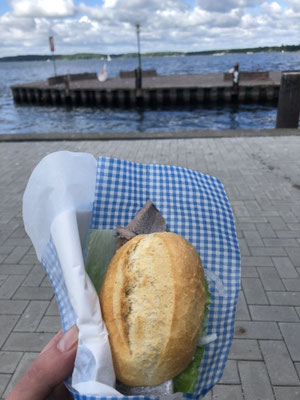 Ein Matjesbrötchen muss sein!