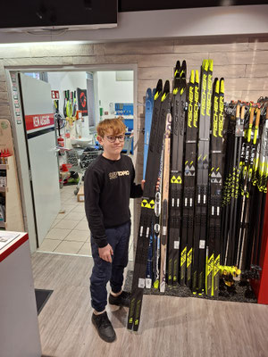 Simon Leitinger bei Sport 2000 Wallner