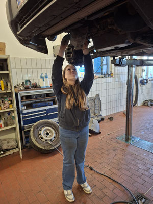 Elena Hernach bei Auto Hüttel