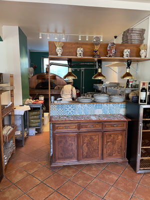Pizza Station. Stazione pizzeria. 