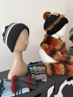 Handgestricktes: Mützen, Schals, Kragenschals, Pulswärmer, Stirnband, Waschlappen - www.nicolettas-welt.ch