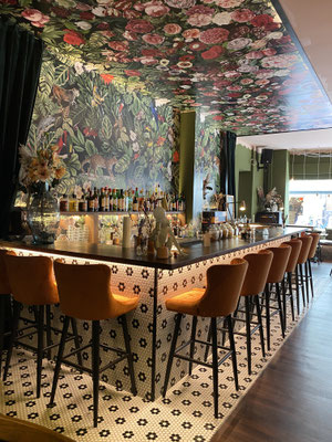 tante giulia | wohnzimmer bar