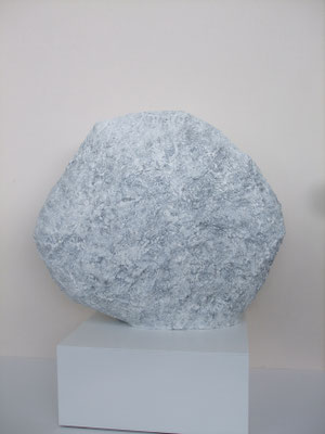 o.T., 2017 _ Gips, Fassadenfarbe, 47 x 50 x 22 cm