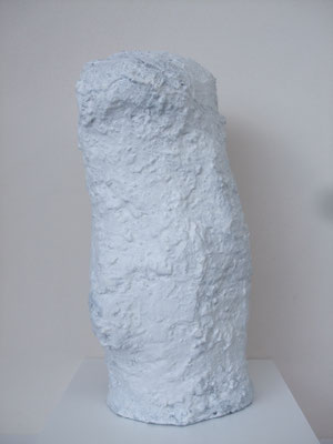 o.T., 2017 _ Gips, Fassadenfarbe, 51,5 x 25 x 20 cm