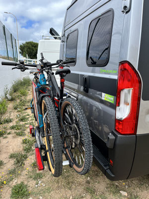 Fahrradträger auf Anhängekupplung mit Cube Mounten E-Bikes