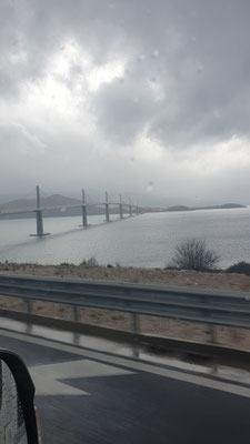 Brücke, von Chinesen gebaut