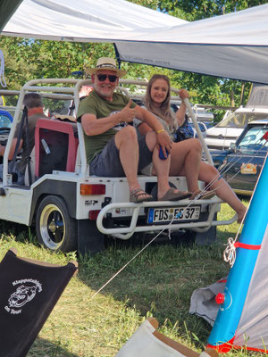 Moke war das richtige Fahrzeug, da kann man nur gute Lauen haben!! 