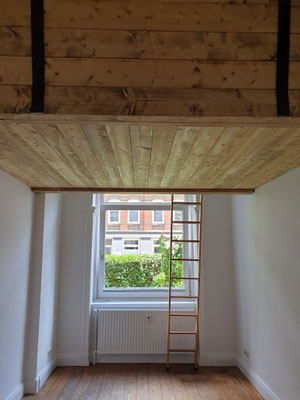 Zweite Ebene Altbau Zimmer 