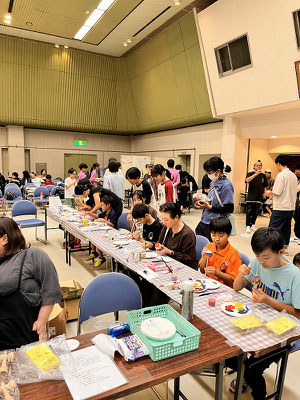 丁寧にけん玉にデコレーション