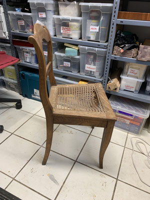 Stuhl aus dem Biedermeier mit Wiener Geflecht