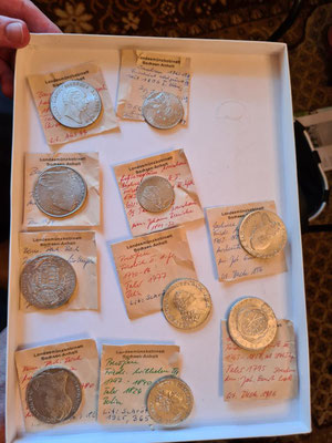 Herr Dräger gab auch ein paar der Originalmünzen im Publikum rum
