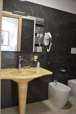 Zimmer 103 Badezimmer