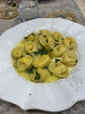 Tortellini mit Salbei