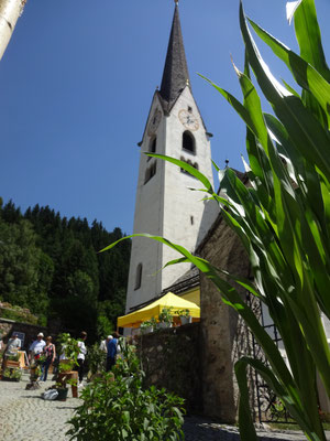 Slow food vor der Kirche