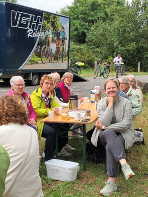 abschließendes Kaffeetrinken am Bus! © Ina Homfeld