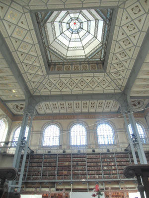 Autre vue de l'intérieur de la bibliothèque