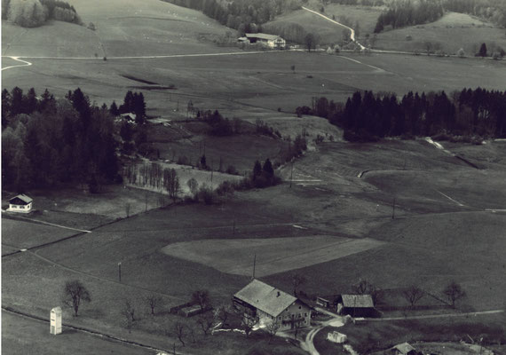 Alter Kirchenweg - Im Süden Fischeranwesen, im Norden Arnhofen