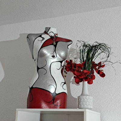 Torso acrylbemalt 70x 30 zu verkaufen