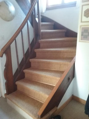Treppe vor der Renovierung