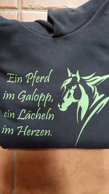Hoodie Gr. 152 schwarz, bedruckt mit Flex-Folie  - 30 Euro