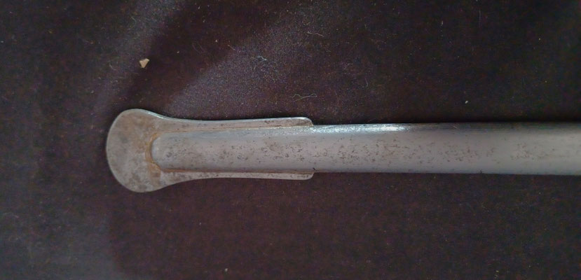 sabre type Dérué sous officier cavalerie vue du dard en forme de lyre 